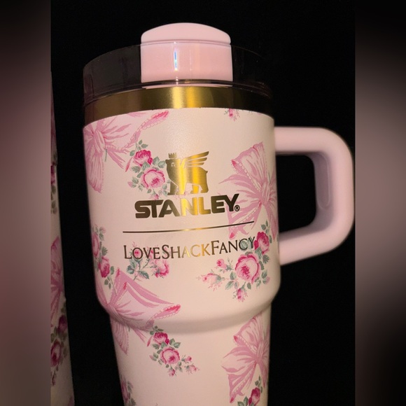 STANLEY X LOVESHACKFANCY HOLIDAY QUENCHER - 20oz in Rosa Beaux Pink -NEW in Box! - Picture 4 of 6